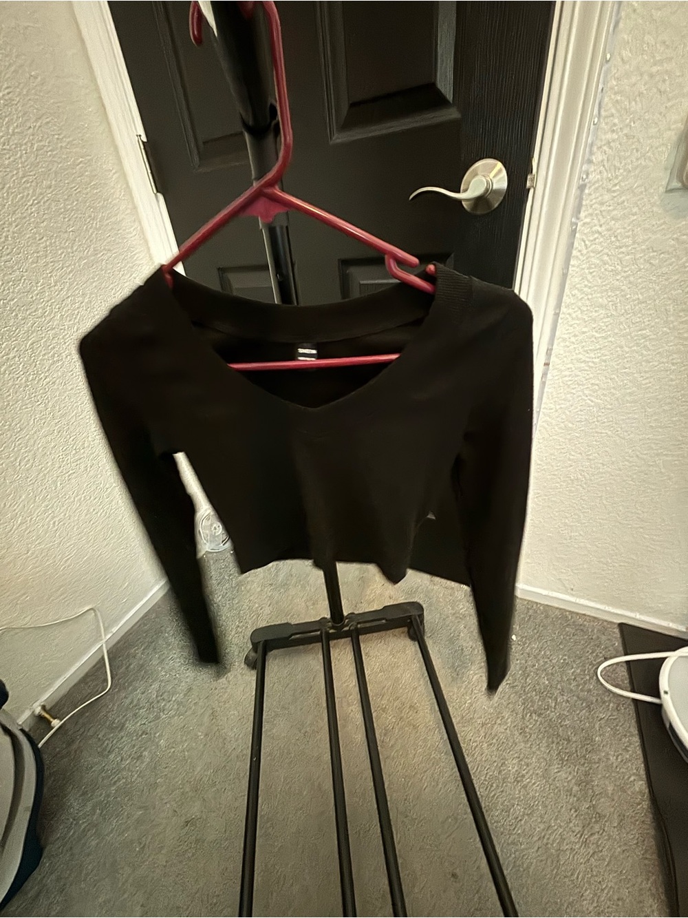 SHEIN Black Long-Sleeve V-Neck Crop Top
